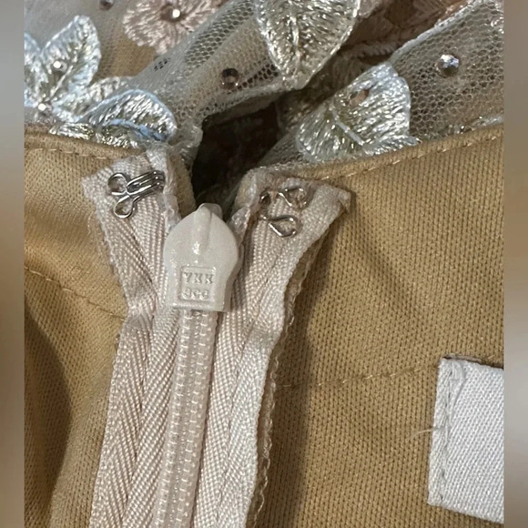 $798 NWTs Mac Duggal FLORAL EMBROIDERED CORSET BODICE GOWN size 10 - Picture 13 of 13